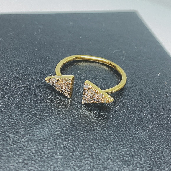 { HP } .925 Sterling Silver Cubic Zirconia Ring - Picture 4 of 9